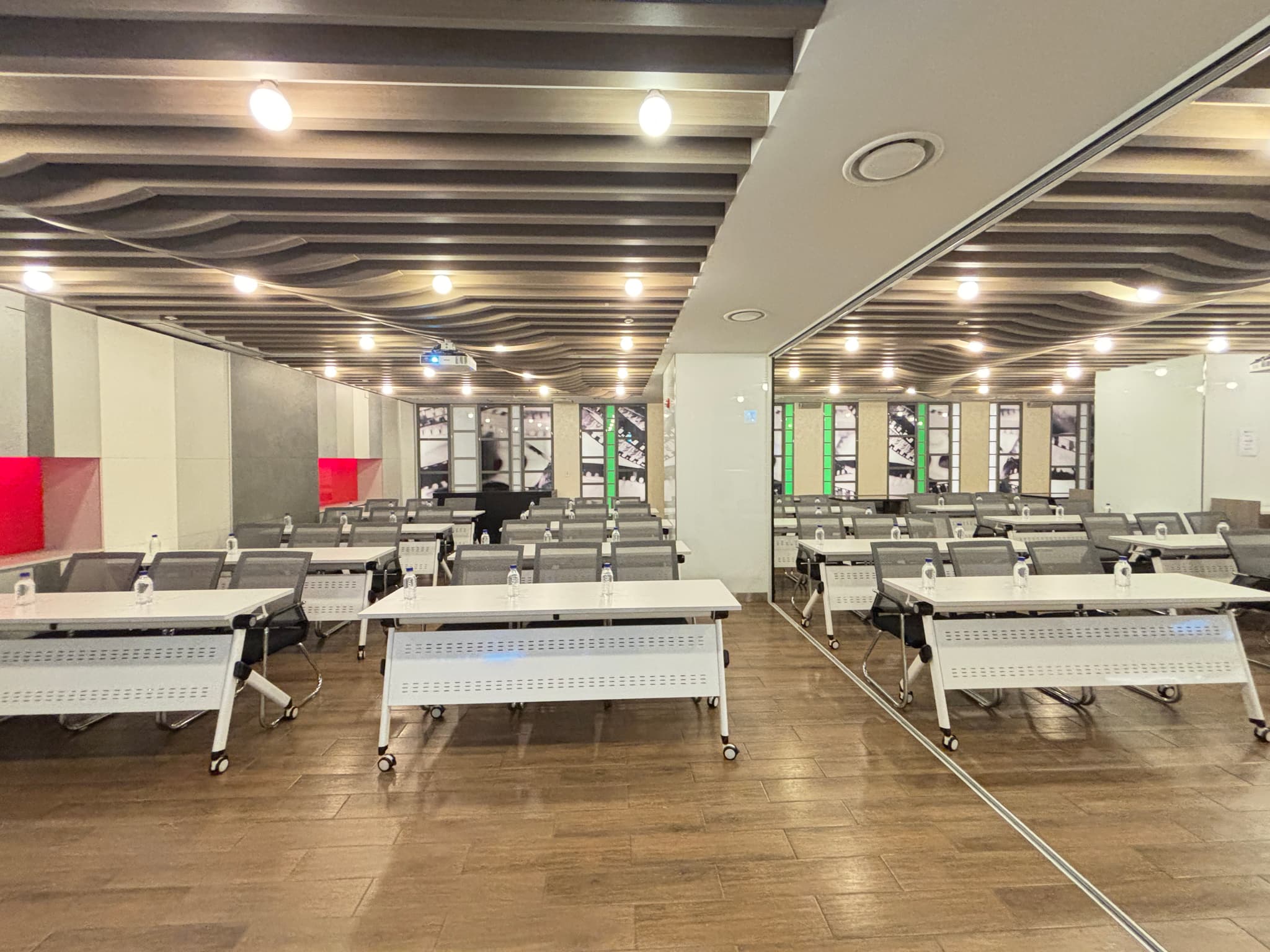 ラモード+ミーティングルーム