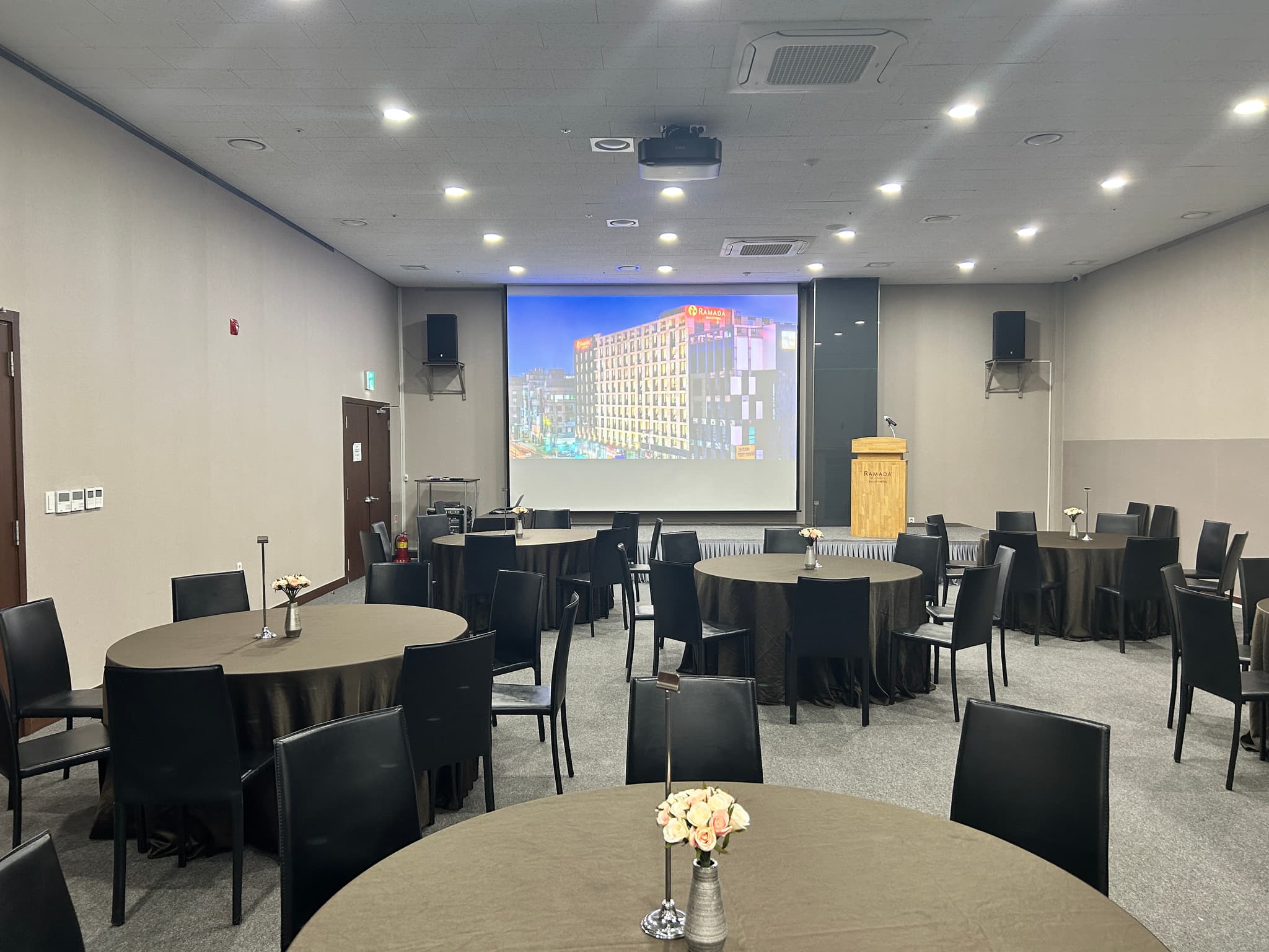 라마다 볼룸 - 대연회장 A + B + C