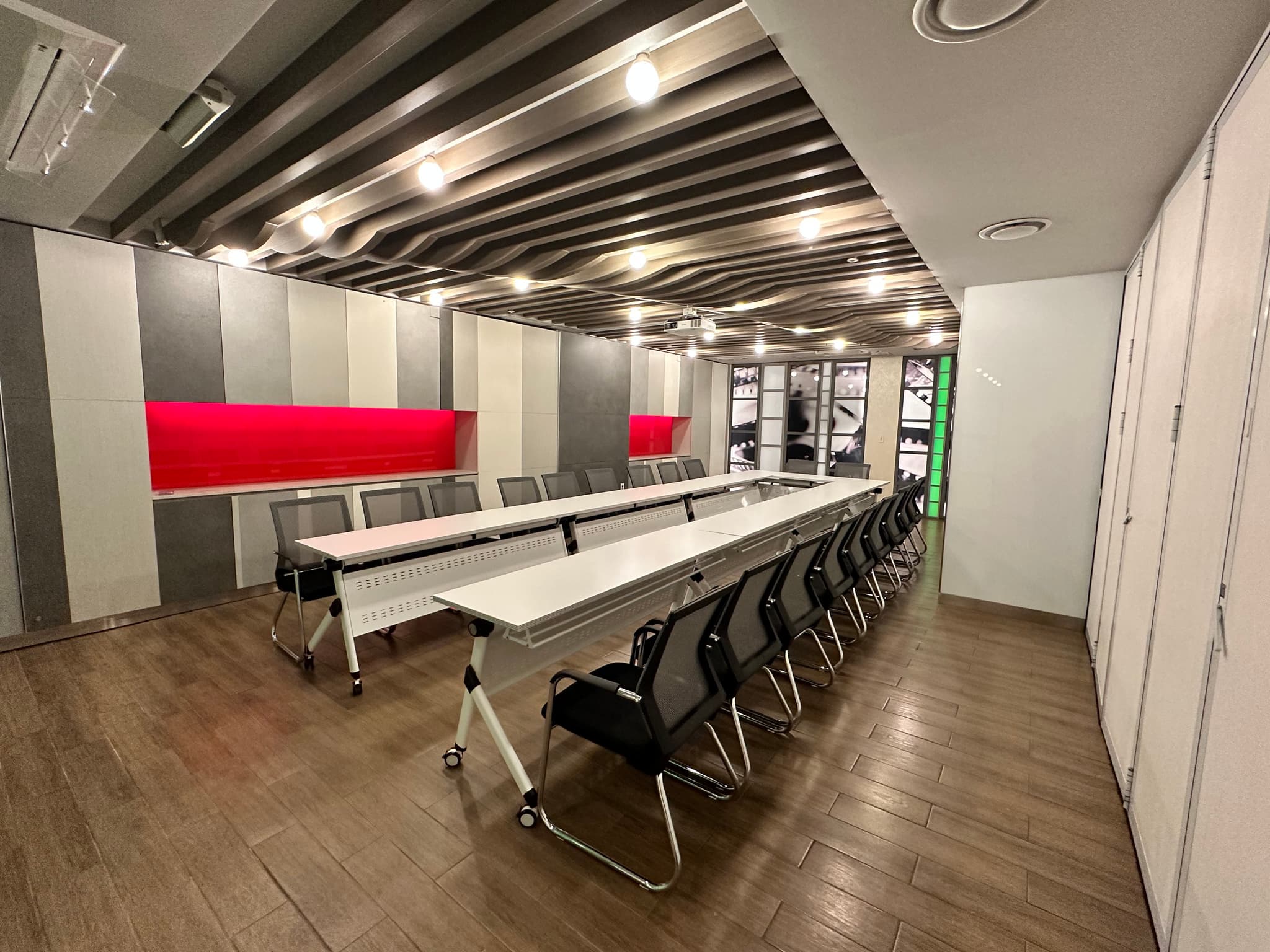 ルスタイルのレストラン＆ルーフトップ